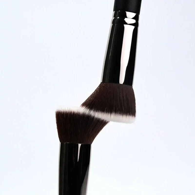PAC Foundation Blending Brush 005